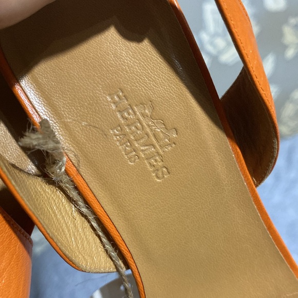 Sz 37 Hermes sandals short heels signs of wear on the bottom and some few scuffs - Picture 12 of 15